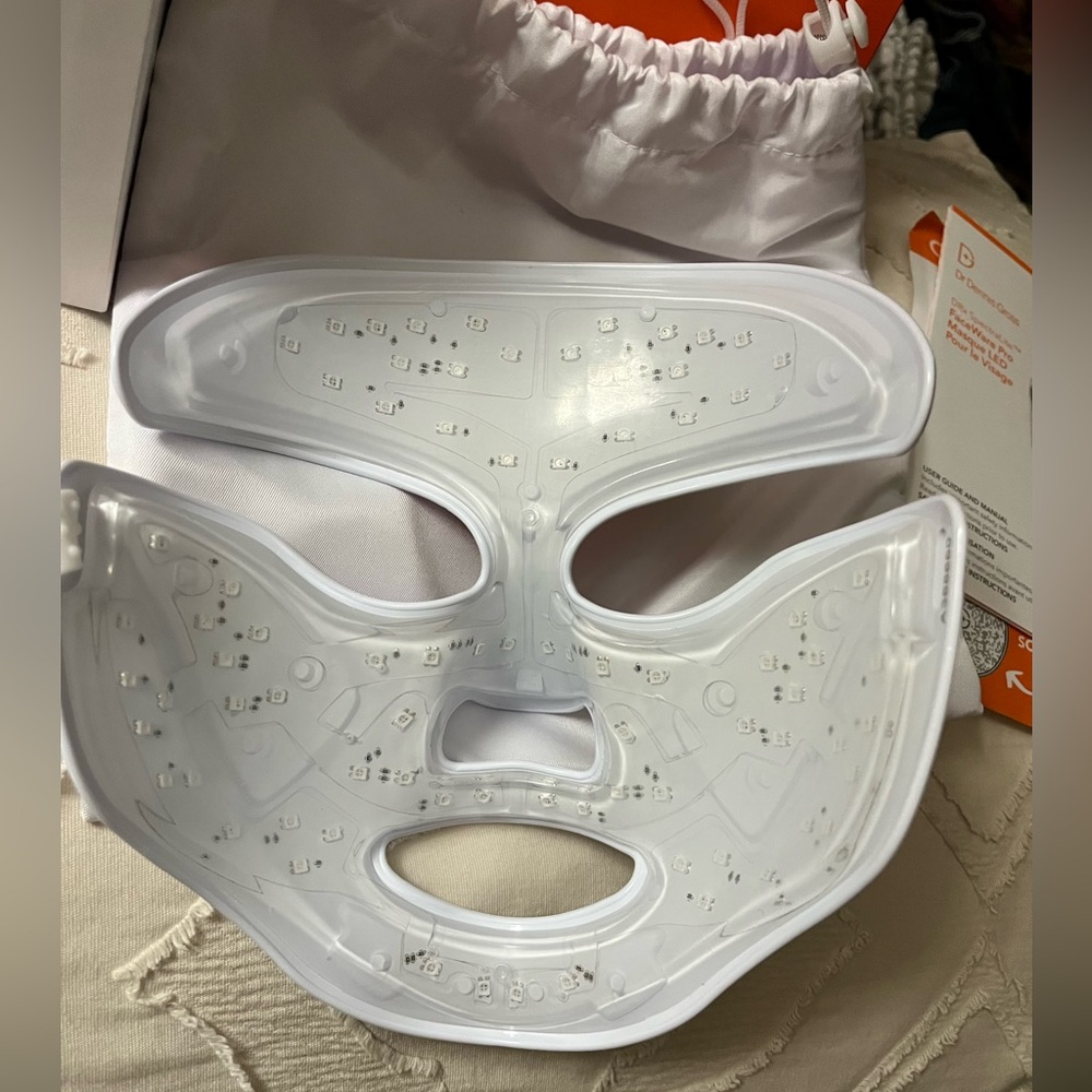 Dr. Dennis Gross DRx SpectraLite FaceWare Pro LED Mask - White and Gold - Picture 6 of 9